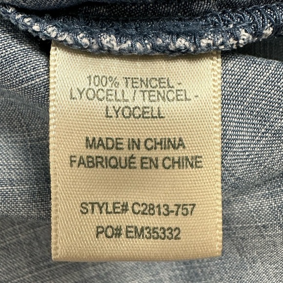 Cloth & Stone Chambray Soft Denim Collared Button Front Shirt - Picture 7 of 9